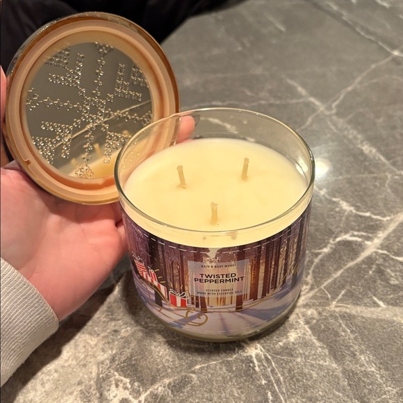 Bath & Body Works Twisted Peppermint 3-Wick Candle NEW Holiday Scent - Picture 3 of 4